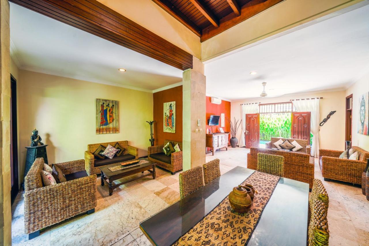 De Cinta Villa - Kuta - 5 Bedrooms - Heart Of Kuta Экстерьер фото