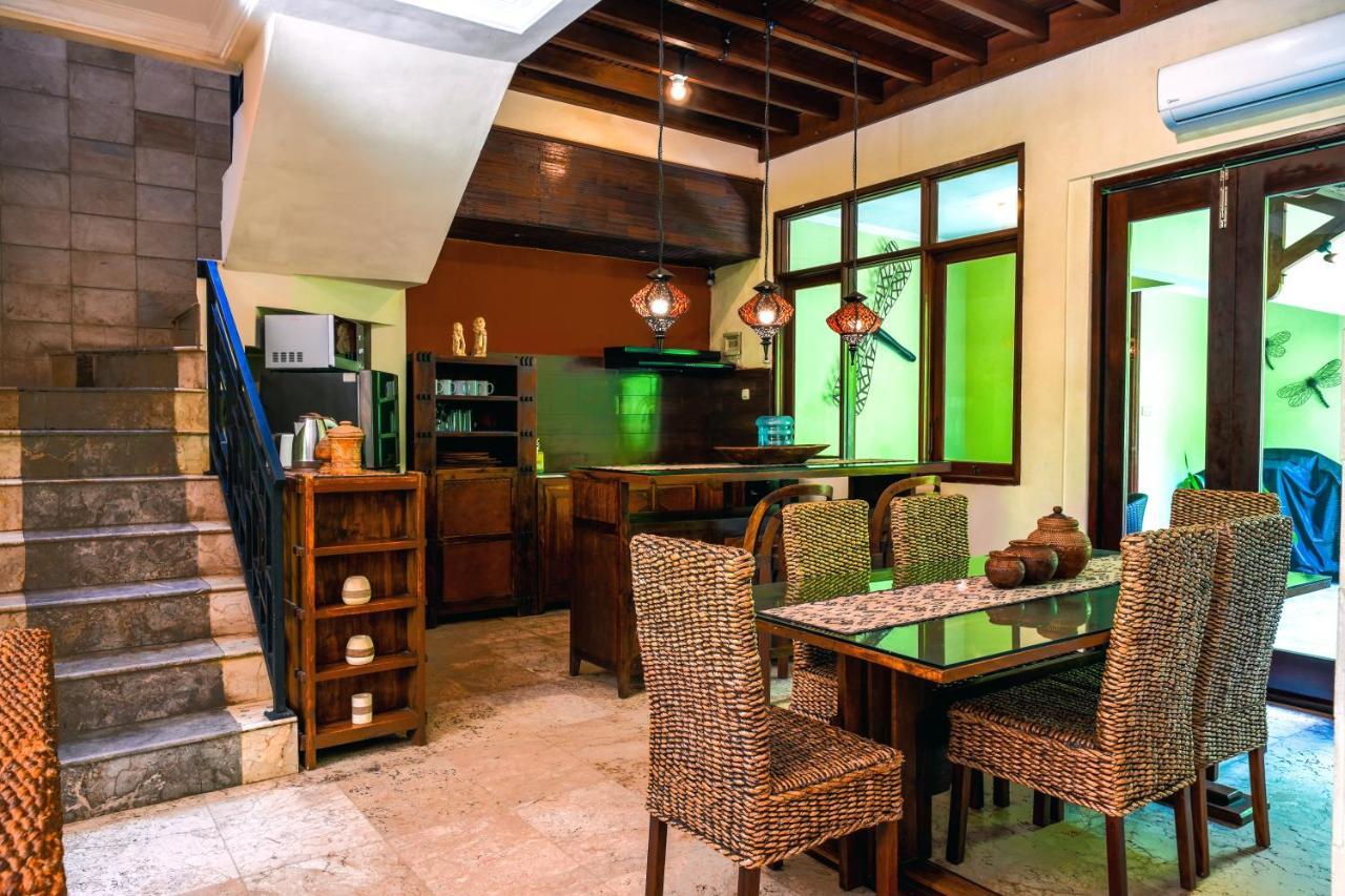 De Cinta Villa - Kuta - 5 Bedrooms - Heart Of Kuta Экстерьер фото