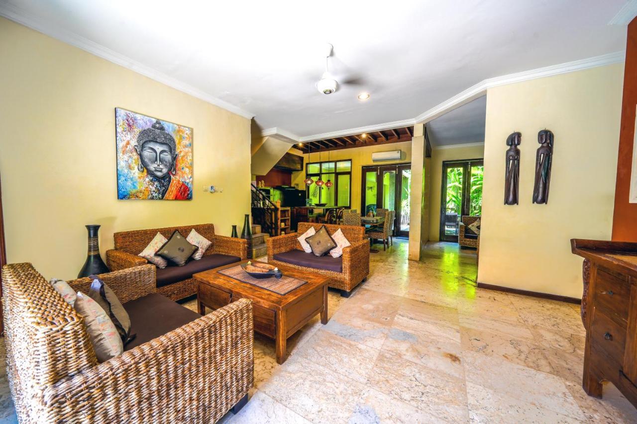 De Cinta Villa - Kuta - 5 Bedrooms - Heart Of Kuta Экстерьер фото