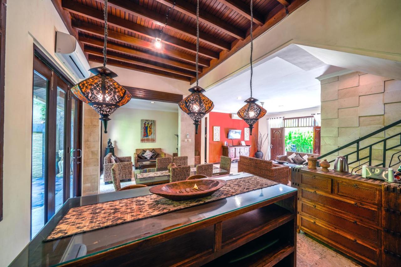 De Cinta Villa - Kuta - 5 Bedrooms - Heart Of Kuta Экстерьер фото
